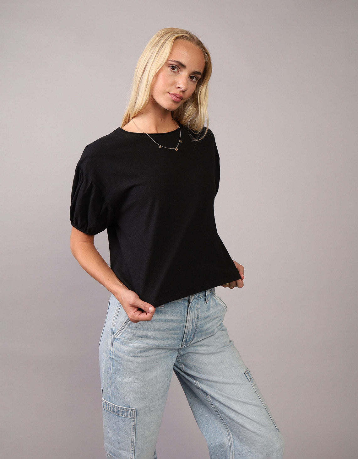 Camiseta de Manga Abullonada Ae - Negro 2372_1119_073_of