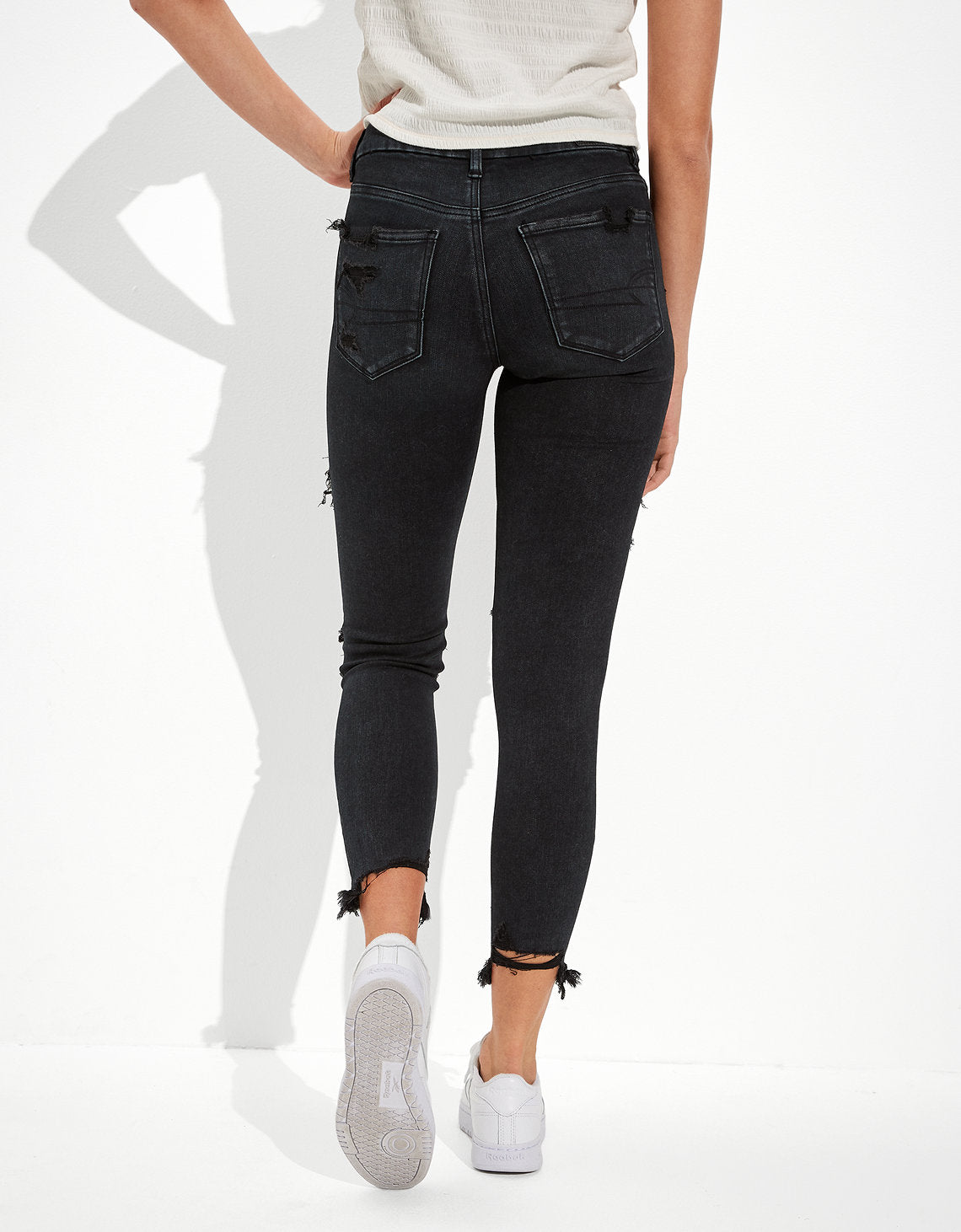 Jegging AE Forever Soft con rotos de tiro alto crop - Negro 2433_3763_055_ob