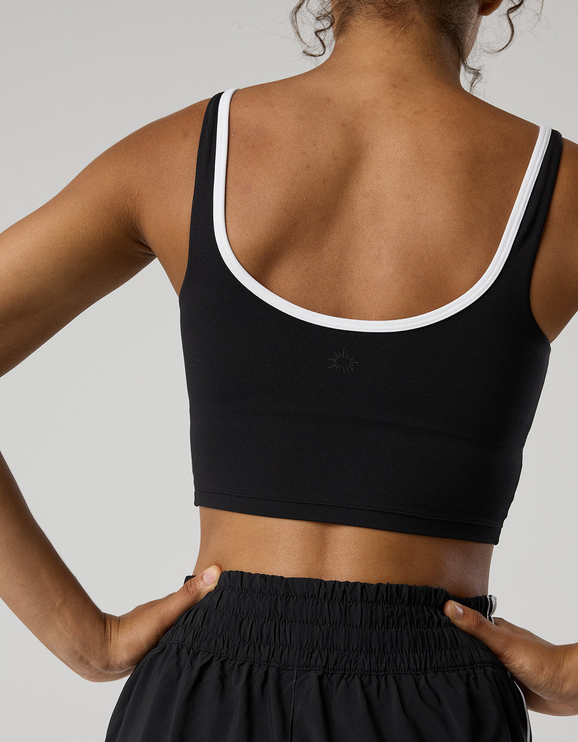 Offline de Aerie Real me Sujetador Deportivo Largo de Baja Intensidad - Negro 2696_1771_073_ob