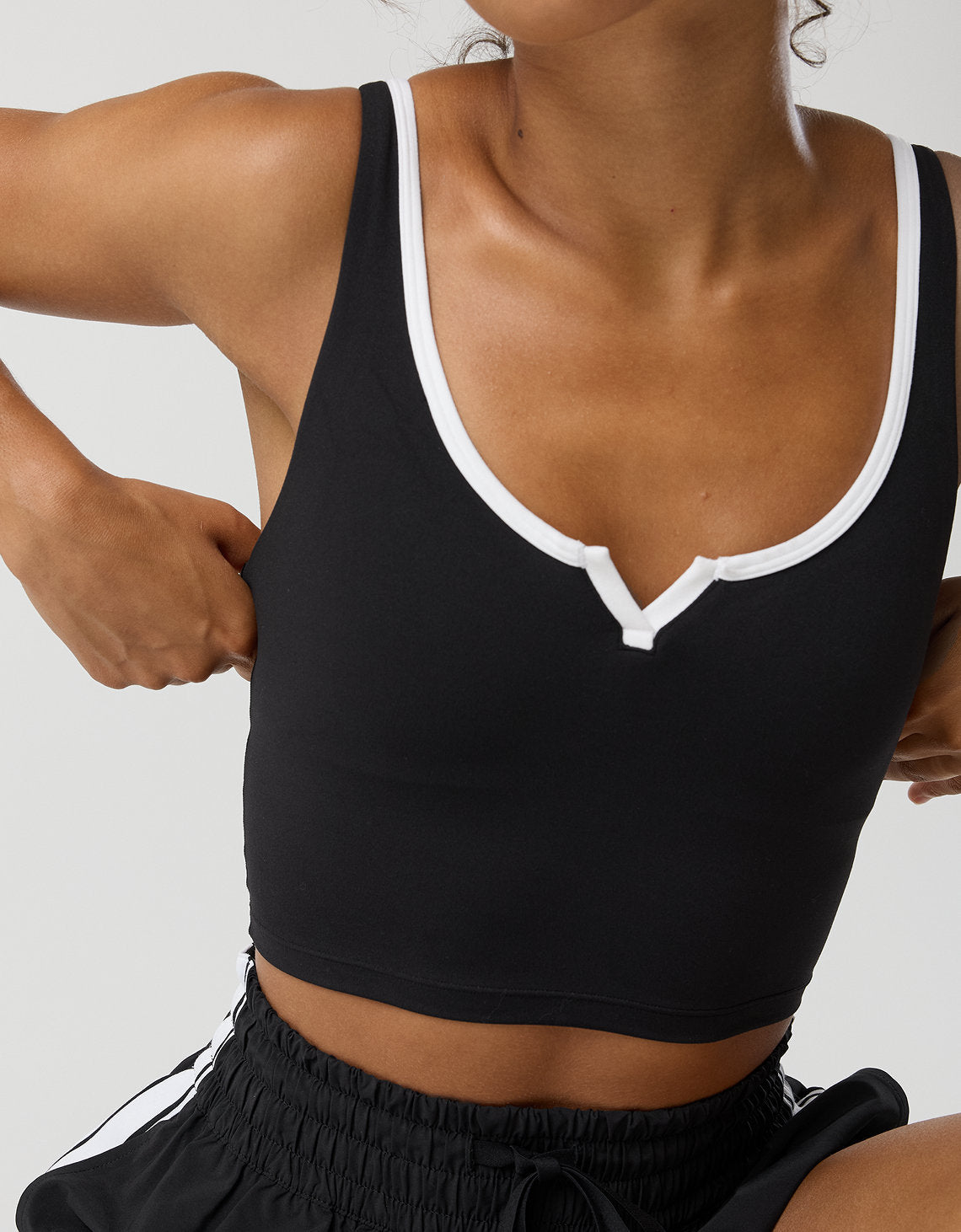 Offline de Aerie Real me Sujetador Deportivo Largo de Baja Intensidad - Negro 2696_1771_073_os