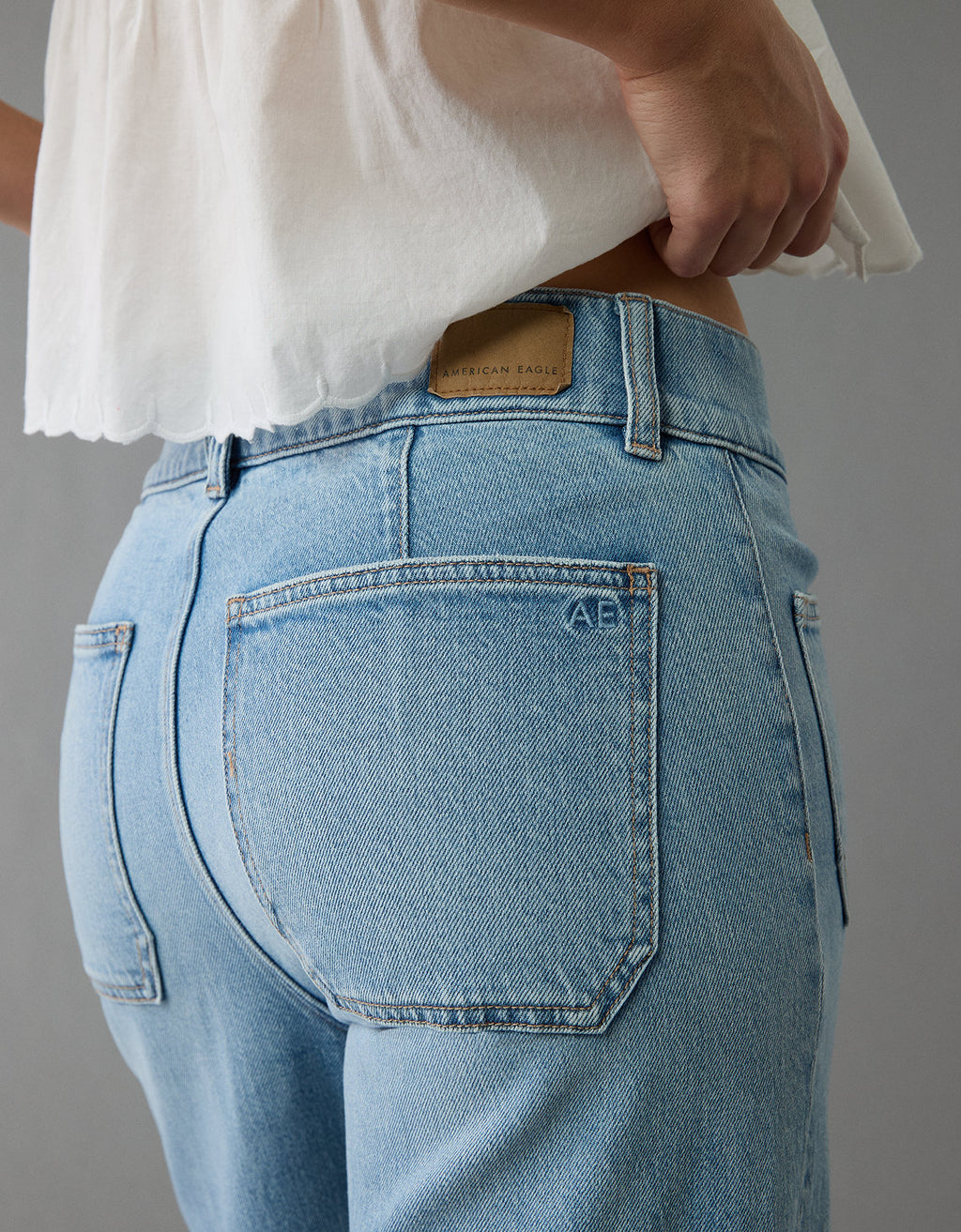 Jeans rectos de tiro alto y corte recortado de AE - Azul 4435_5694_407_d2