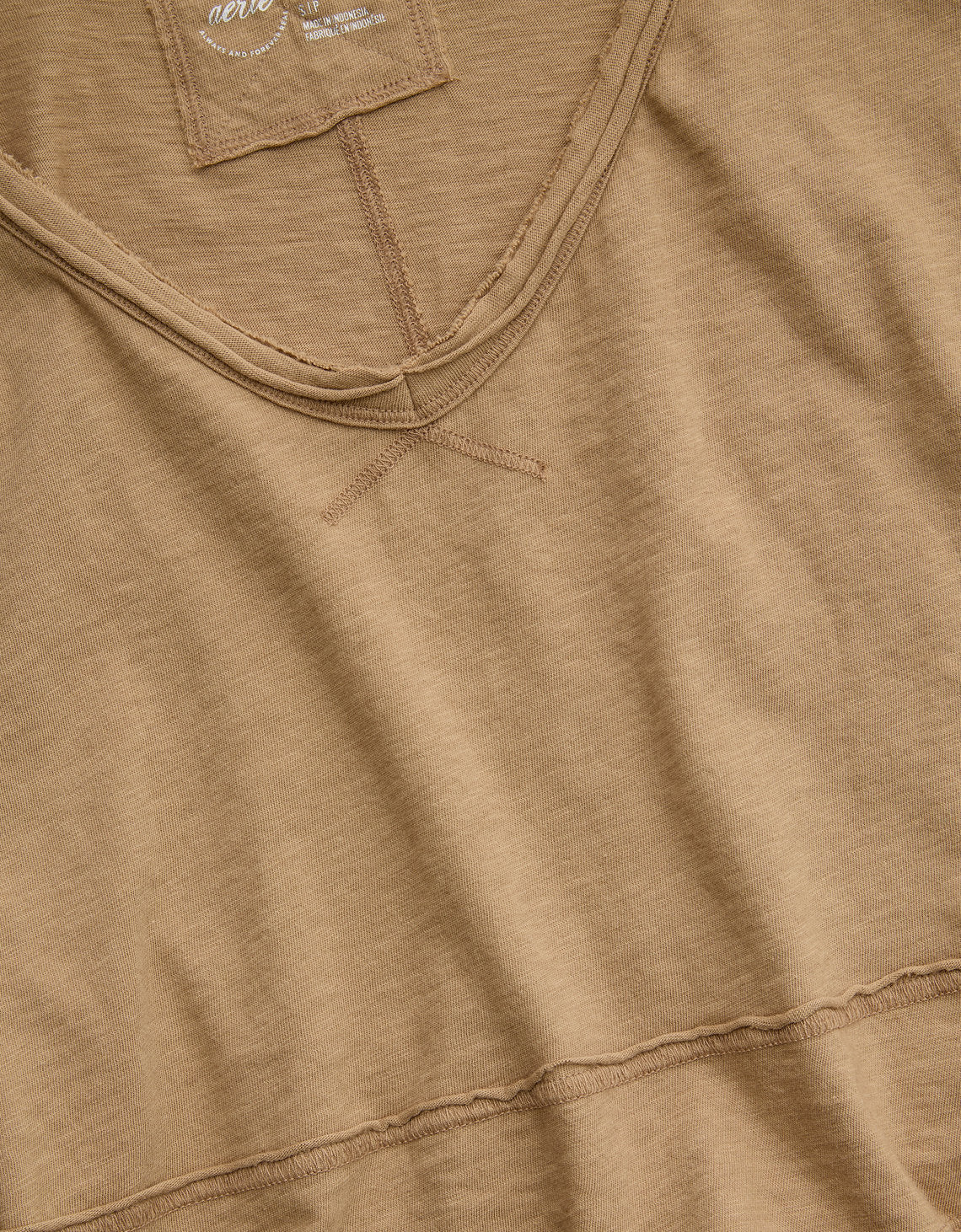Aerie Cropped Camiseta de Cuello en V más Feliz - Caqui 5496_4181_238_d3