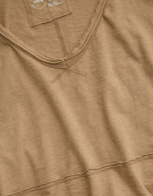 Aerie Cropped Camiseta de Cuello en V más Feliz - Caqui
