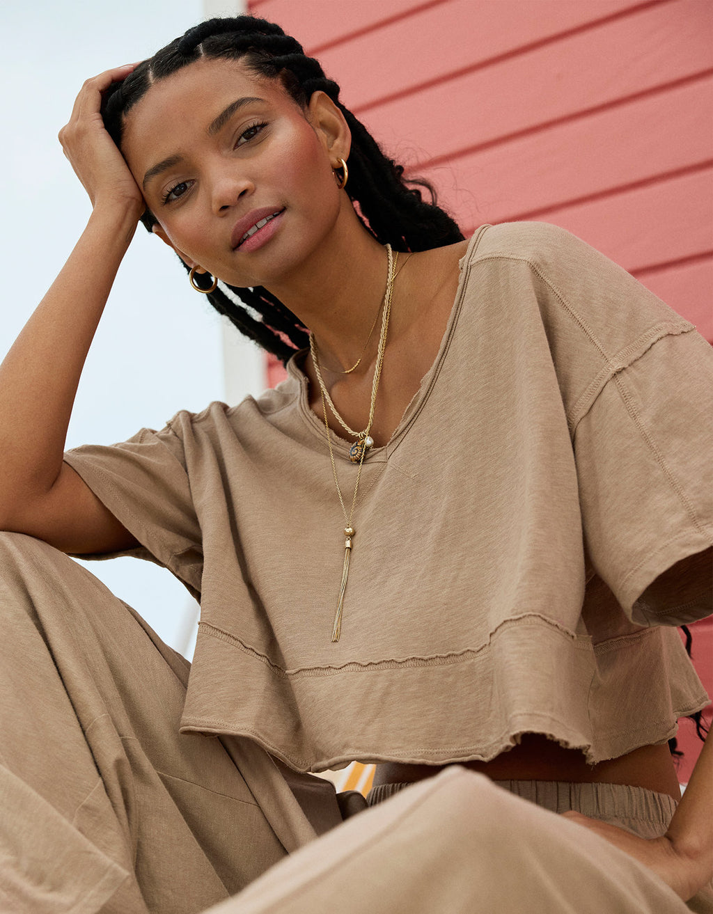 Aerie Cropped Camiseta de Cuello en V más Feliz - Caqui 5496_4181_238_l1