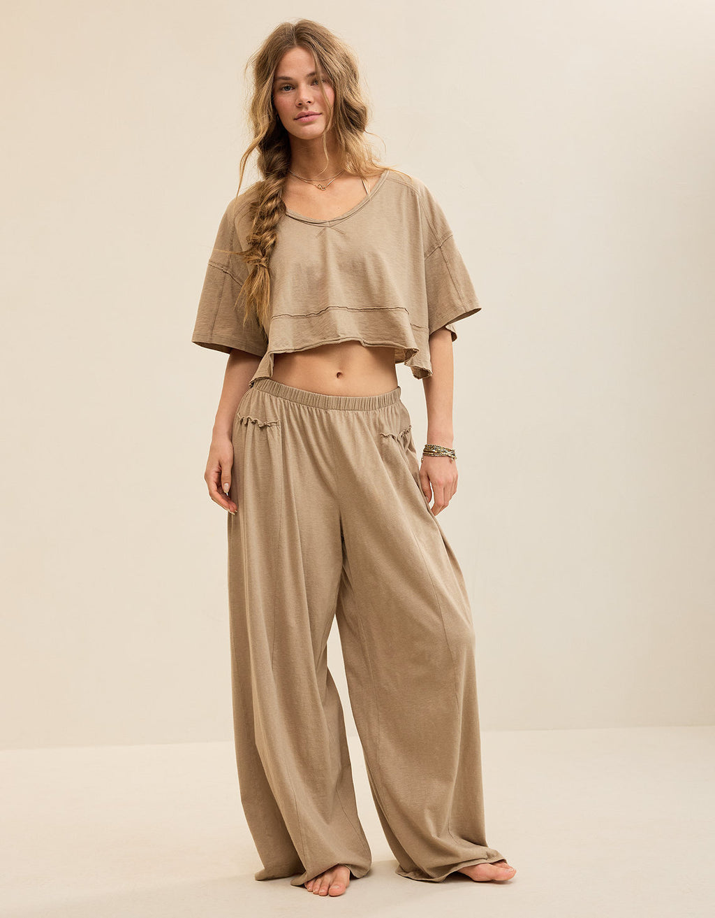 Aerie Cropped Camiseta de Cuello en V más Feliz - Caqui 5496_4181_238_os