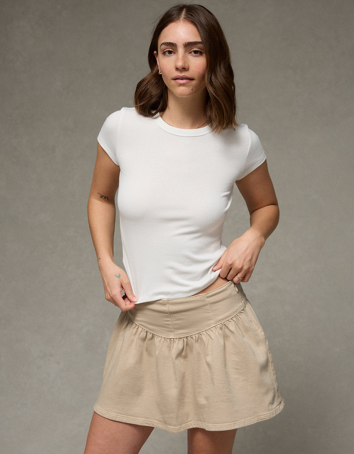Falda pantalón mini de cintura alta Ae Stretch - Beige 9332_5398_141_d2